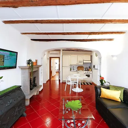 Monti With Charming Terrace Daire