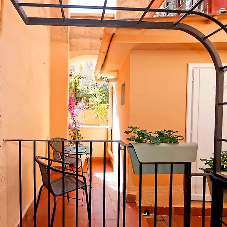 Monti With Charming Terrace