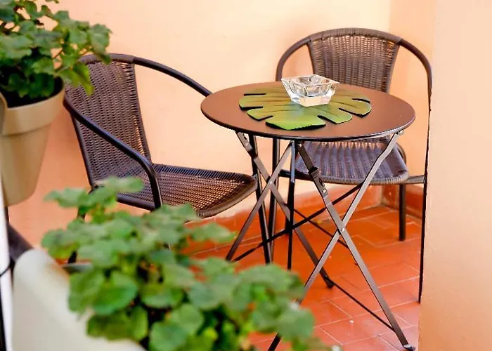 公寓 Monti With Charming Terrace