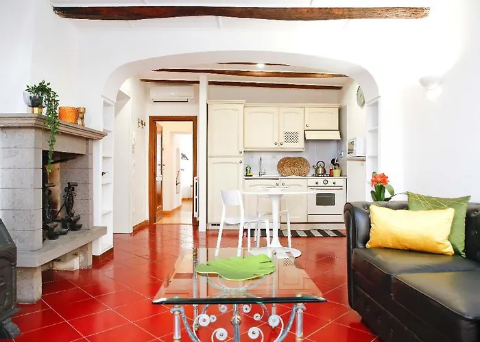 Monti With Charming Terrace شقة *