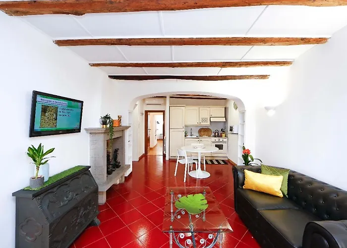 Monti With Charming Terrace شقة